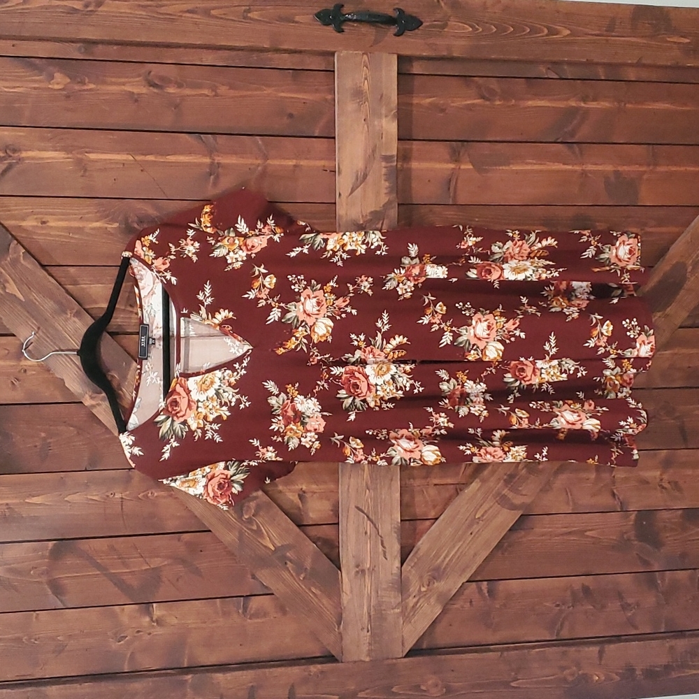 Vibe 2X short sleeve floral dress ✨️